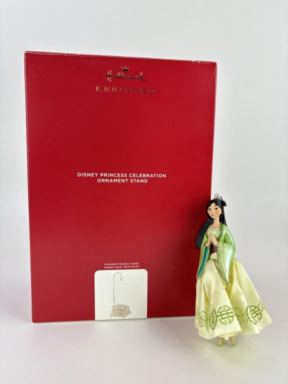 Disney Princess Ornament Stand and Mulan ornament (1 of 1)
