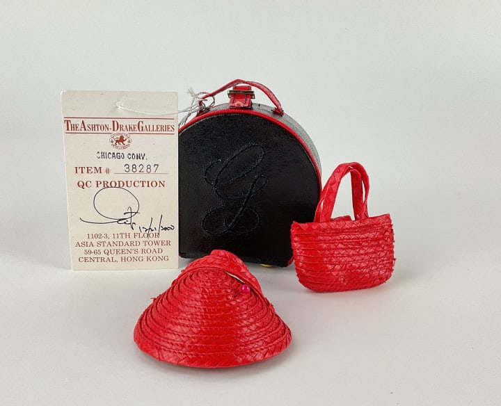 2002 Ashton-Drake Paris Fashion Doll Festival Souvenirs (1 of 2)