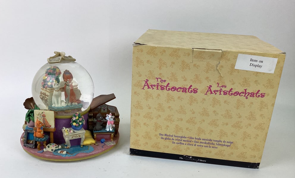 Disney "Everyone Wants to Be a Cat" Snow Globe (1 of 8)