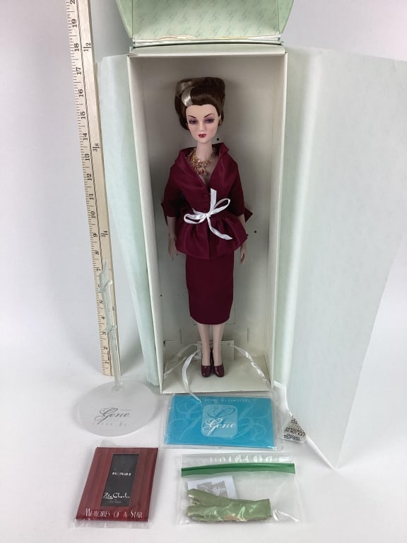 2009 City Sleeker Gene Doll (1 of 6)