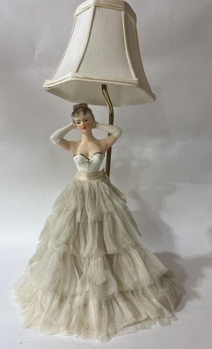 1950's Figural Porcelain Lady Bust Boudoir Vanity Lamp w/ Shade: 1950's Figural Porcelain Lady Bust Boudoir Vanity Lamp w/ Shade measures approx. 20.5" with shade