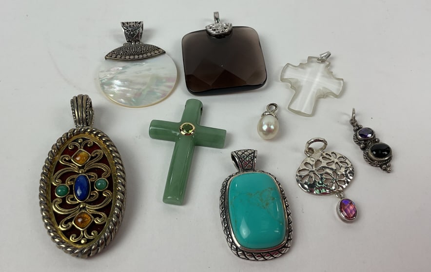 Pendant Group incl. Sterling, Turquoise, Jade, MOP (1 of 2)