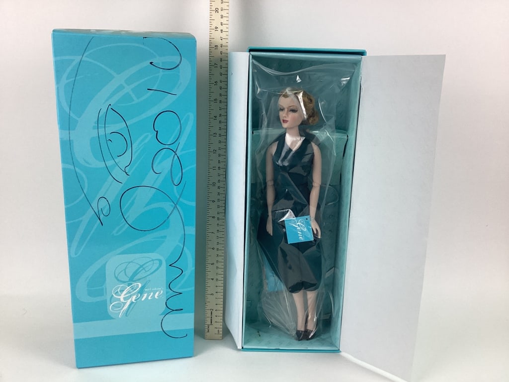 2009 Silhouette of The 1950s Gene Doll: 2009 Silhouette of the 1950s Gene Doll, complete, limited edition of 300, in original box, box is artist signed.