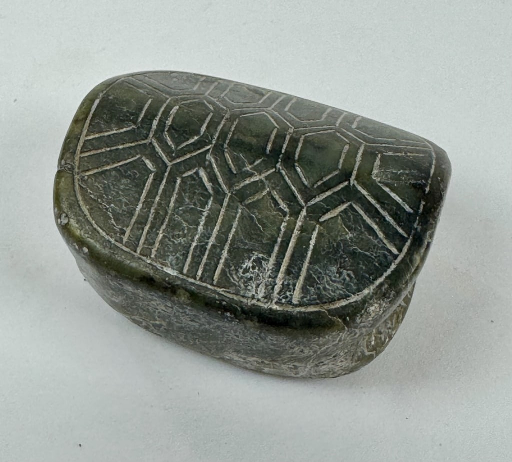 Chinese Carved Jade Tortoise Shell Form Bead: Chinese Carved Jade Tortoise Shell Form Bead. TW: 55.5 grams . Measures approx 1" L X 1.5" W.