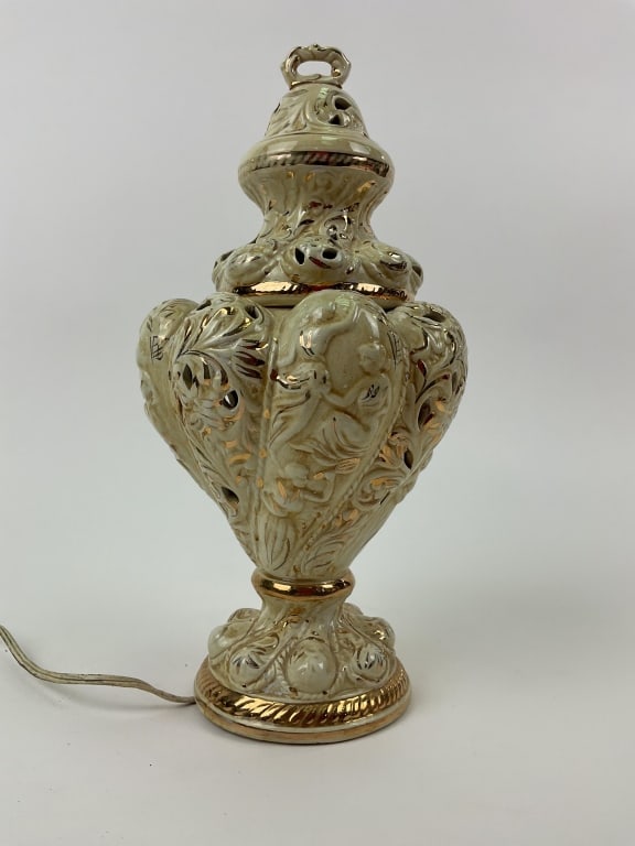 Mid Century Hollywood Regency Italian Capodimonte Pierced Ceramic Boudoir Lamp (1 of 4)
