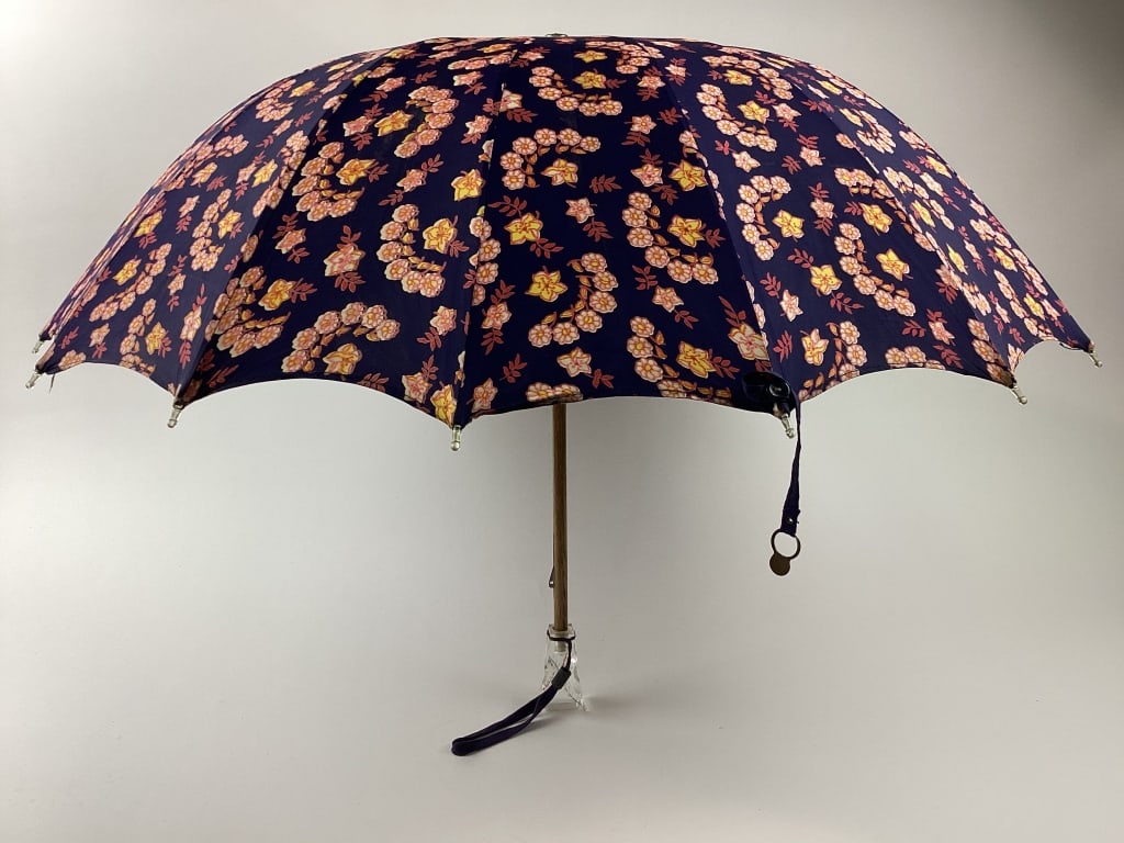 Umbrella Parasol Lucite Handle Floral: Wooden Handle 27" across