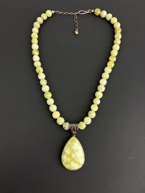 Sterling Green Stone Necklace: Sterling Green Stone Necklace TW inclusive of all material: 86.50 grams. Approx. 13" long clasped