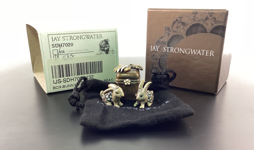 Jay Strongwater Bunnies & Carrots Trinket Box (1 of 13)