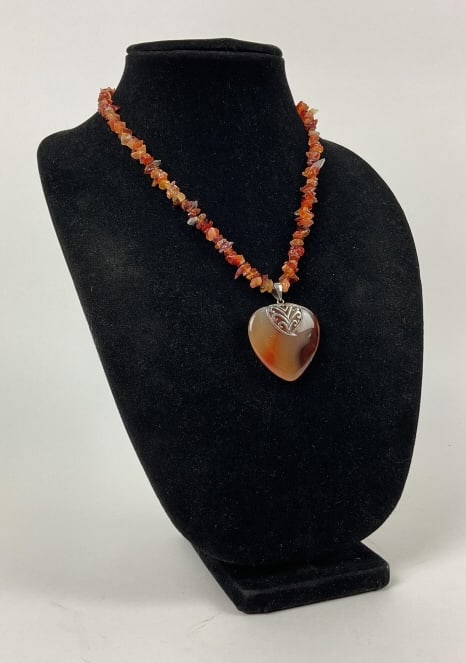 Sterling and Agate Necklace: Sterling and Agate Necklace. TW inclusive of all materials: 47.94 grams. Measures approx. 11" long while clasped