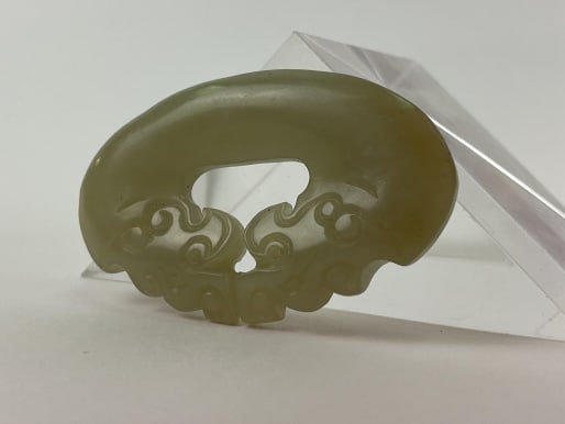 Antique Chinese Carved Jade Pendant Qing Dynasty: Antique Chinese Carved Jade Pendant Qing Dynasty. TW: 20.88 grams. Approx. 1" H X 2" W.