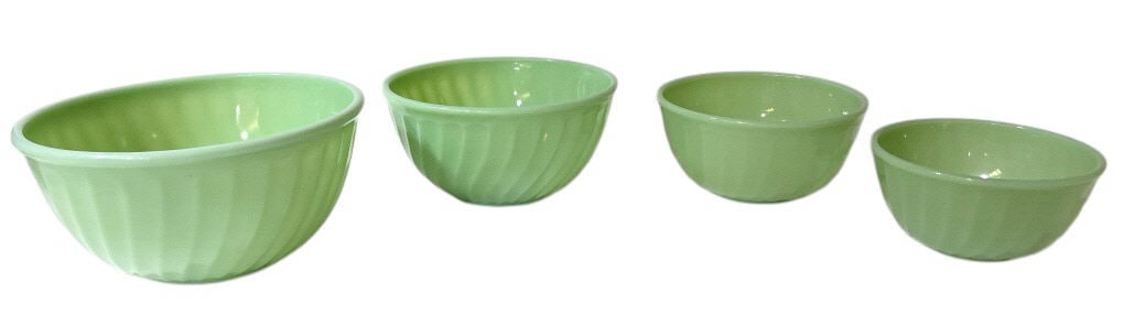 Set of 4 Fire King Jadeite Swirl Mixing Bowls: Set of 4 Fire Kind Jadeite Swirl mixing bowls, 1st bowl measures approx. 3" tall and has a diameter of approx. 6", the 2nd bowl measures approx. 3.5" tall and has a diameter of approx. 6.5", the 3rd b