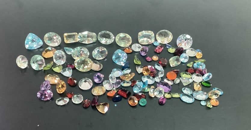 Loose Gemstones incl. Yellow Sapphire etc..: Loose Gemstones incl. yellow sapphire, aquamarine, garnet, and more. Gemstones come in different cuts, size, and colors.