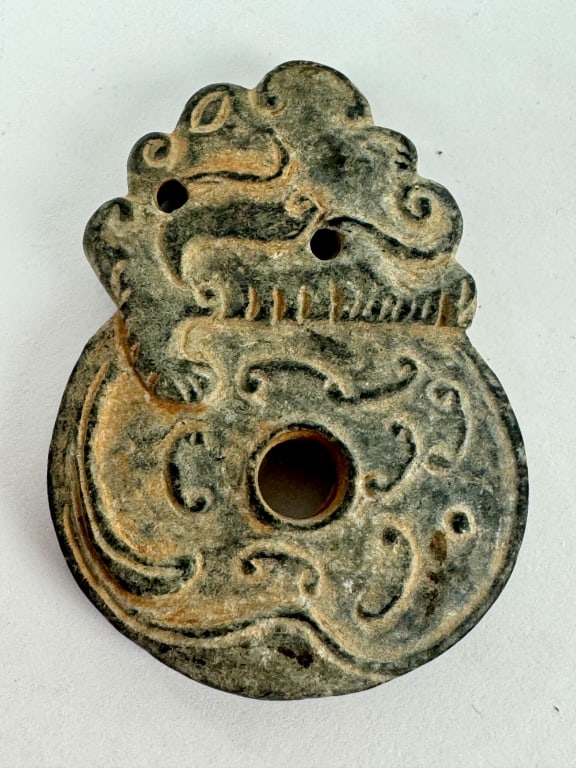 Chinese Archaistic Carved Jade Dragon Beast Yubi Bi Disk Pendant Amulent: Chinese Archaistic Carved Jade Dragon Beast Yubi Bi Disk Pendant Amulent. Probably 20th E. TW: 35.4 grams. Approx. 2" H X 1.5" W.