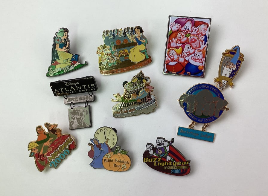 Disney Collector Trading Pins (10): Disney Collector Trading Pins (10), Seven Dwarfs, New Groom, Snow White, Buzz Lightyear, Merlin, Atlantis, Bibbi-Bobbidi Boo, Animal Kingdom, Peter Pan