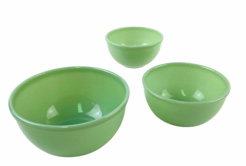 3 Fire King Jadeite Bead Edge Nesting Mixing Bowls (1 of 4)