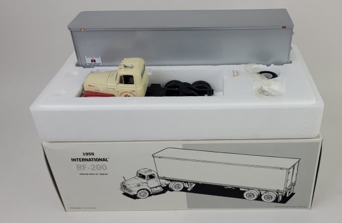First Gear 1:34 Scale Diecast Tractor with Trailer (1 of 9)
