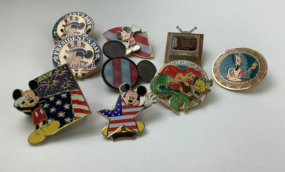 Disney Collector Trading Pins (9) (1 of 3)