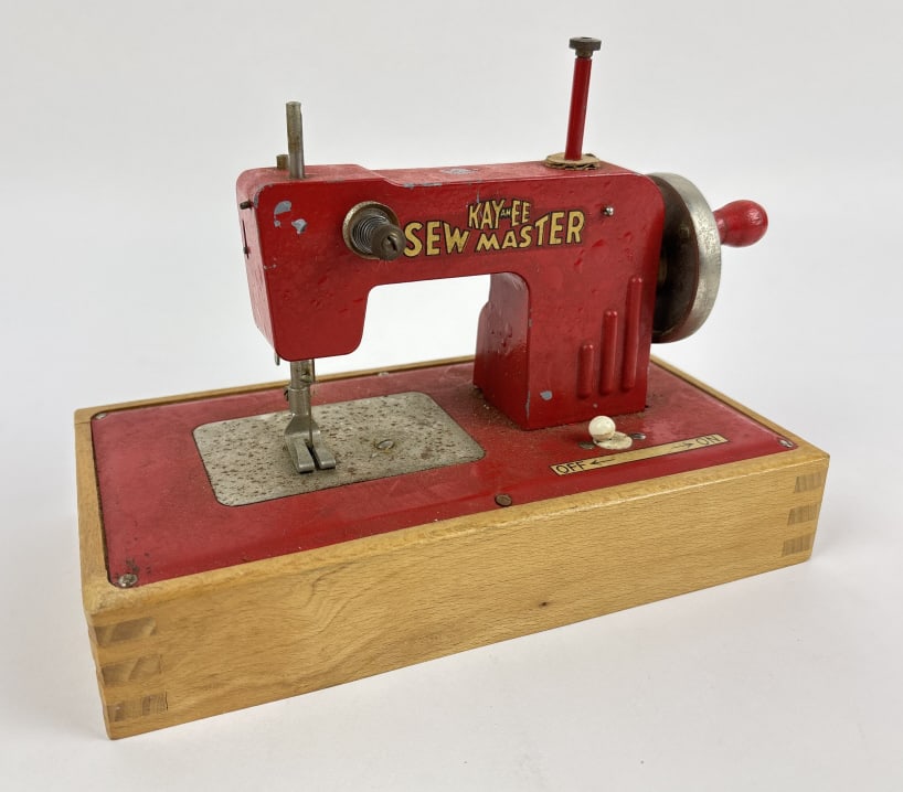 KAYanEE Sew Master Childs Sewing Machine (1 of 4)