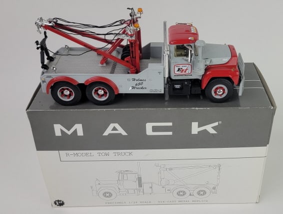1st Gear r-Model Tow Truck Diecast: 2002 1st Gear Mack 1/34 Scale Diecast R-Model Tow Truck new in box