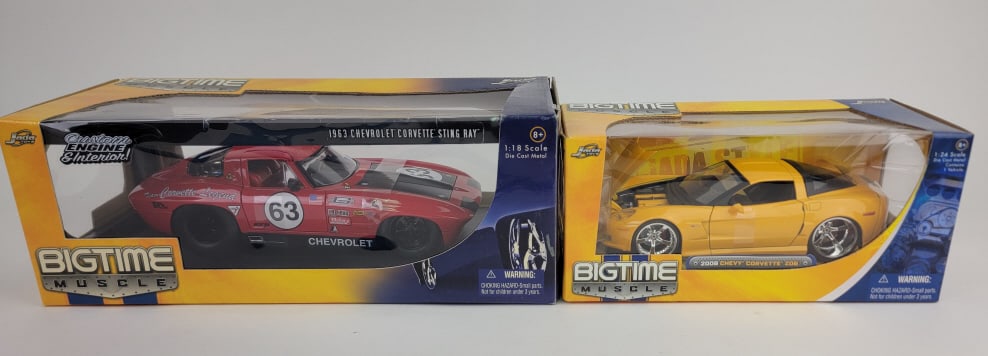 Jada Toys Chevy Corvette and Chevrolet Corvette Sting Ray Diecast (1 of 11)