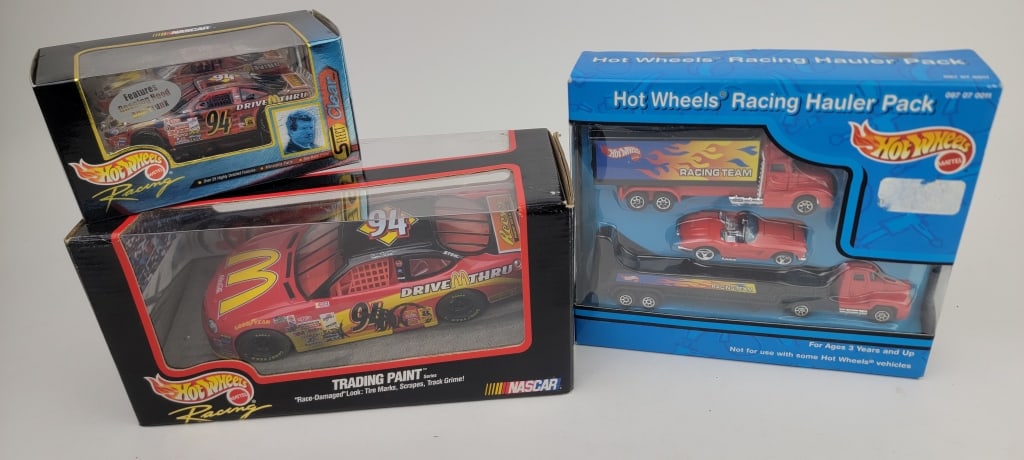 Hot Wheels Racing Hauler Pack, #94 NASCAR Hot Wheels Model and Hot Wheels Trading Paint Diecast (1 of 11)
