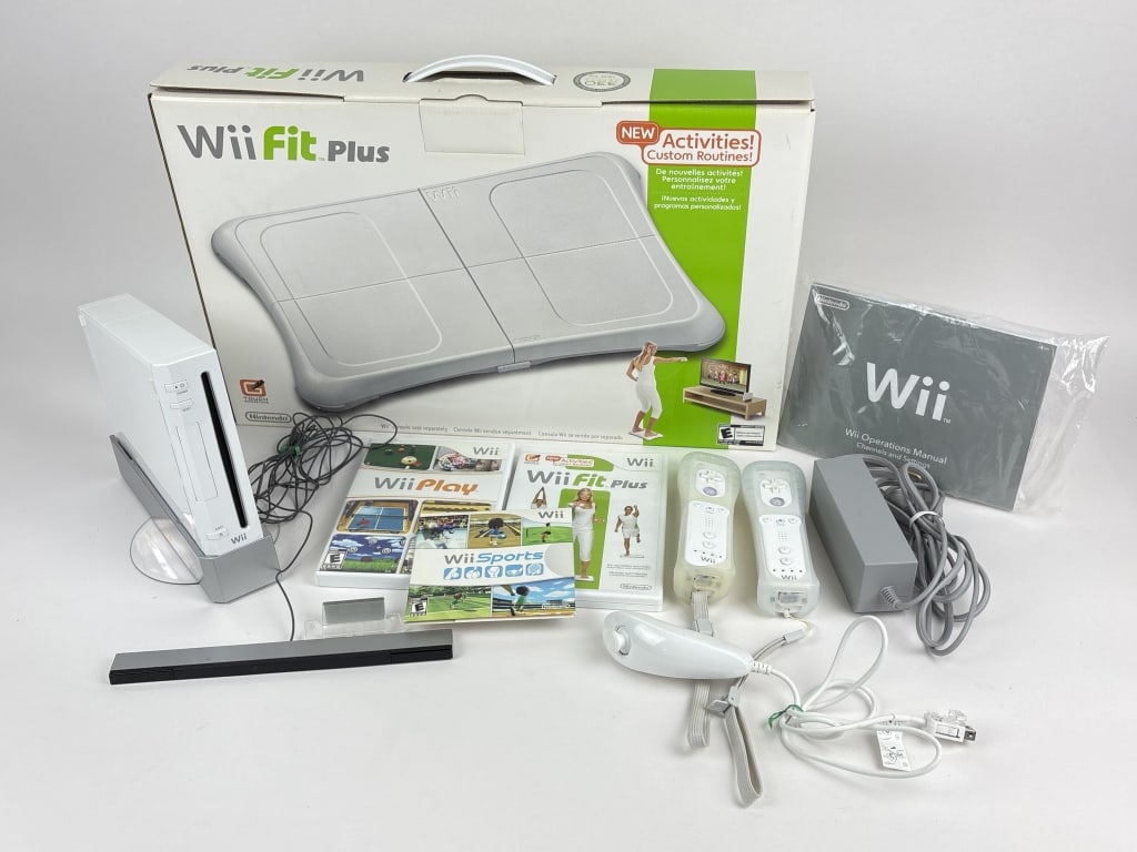 Nintendo Wii with Accessories (1 of 10)