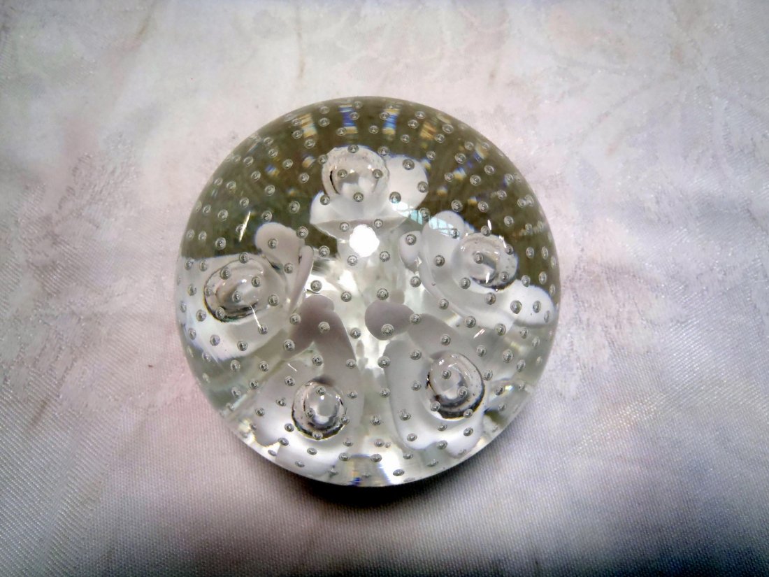 St. Clair art glass paperweight: St. Clair art glass paperweight Stamped Joe St. Clair. Shipping rate A.
