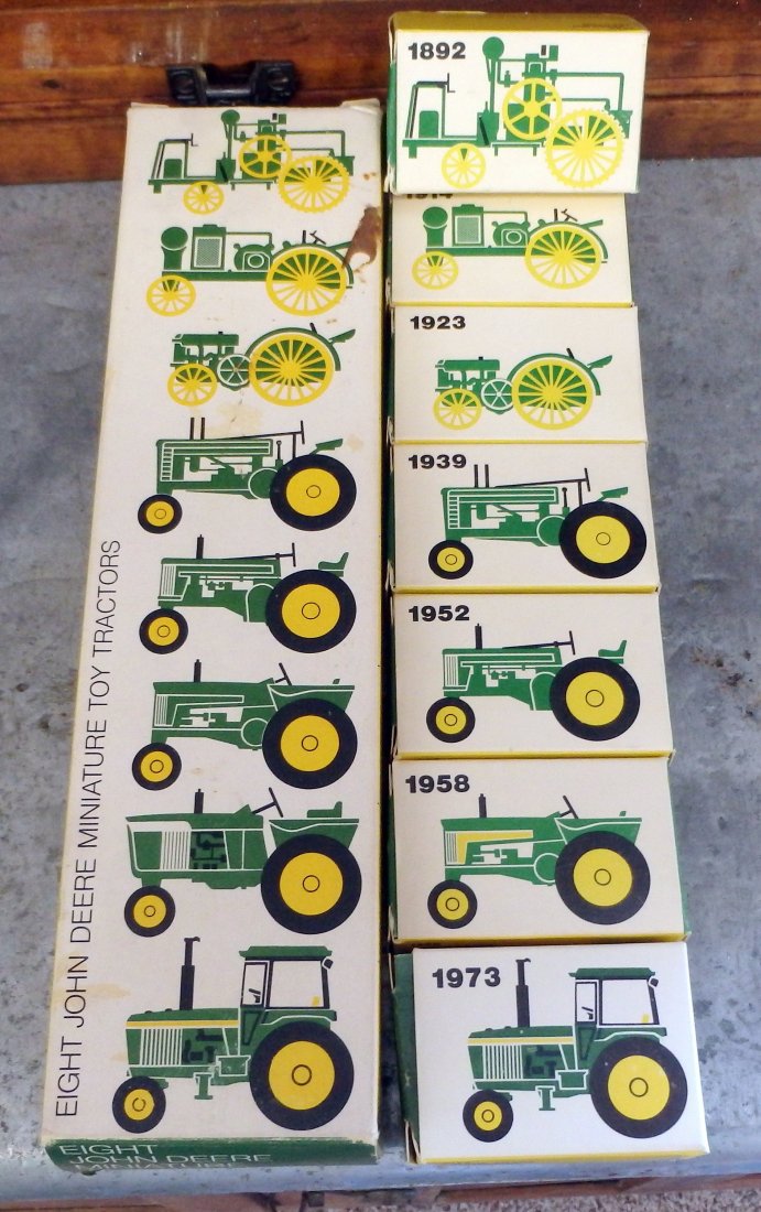 Ertl JD Mini Tractor Set (1 of 3)