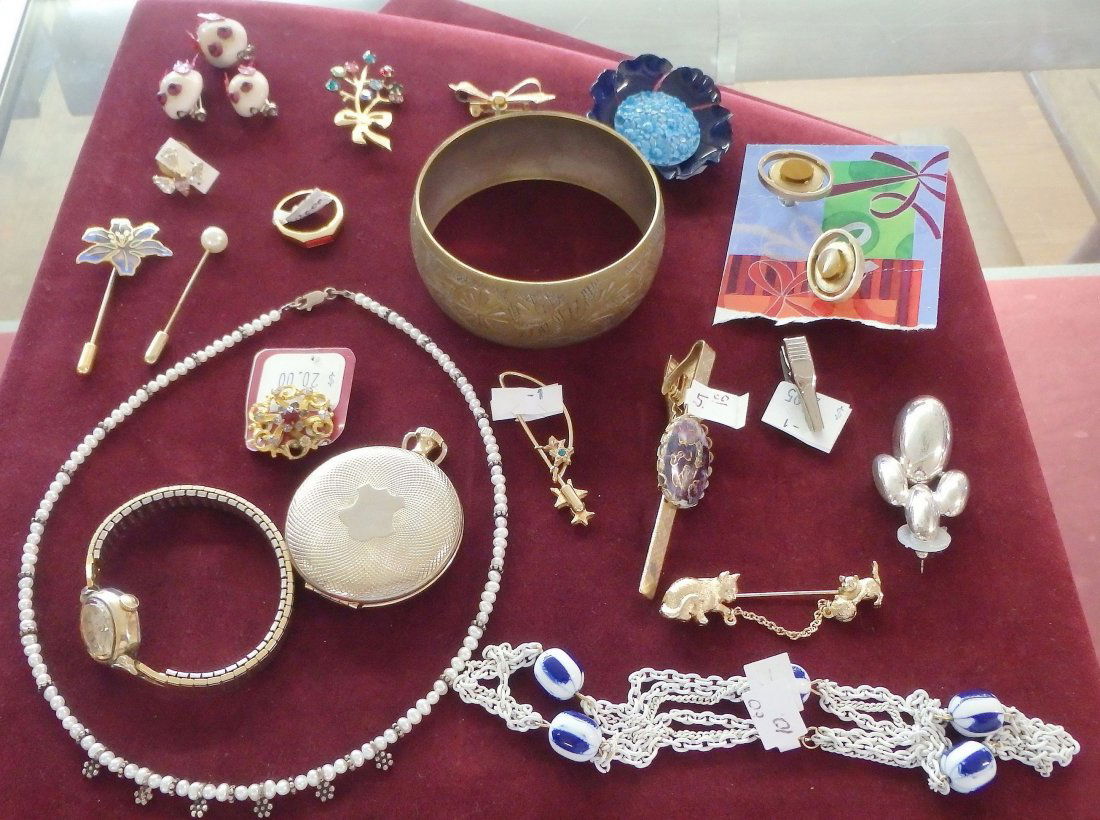Assortment of Costume Jewelry (1 of 5)
