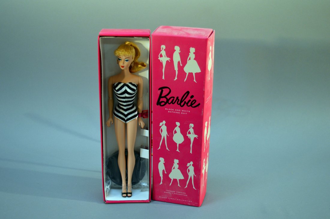 Teenage Fashion Model Collection: Black Label Black and White Bathing Suit