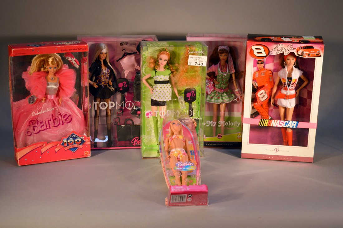 Lot of 5 Barbies (1 of 1)