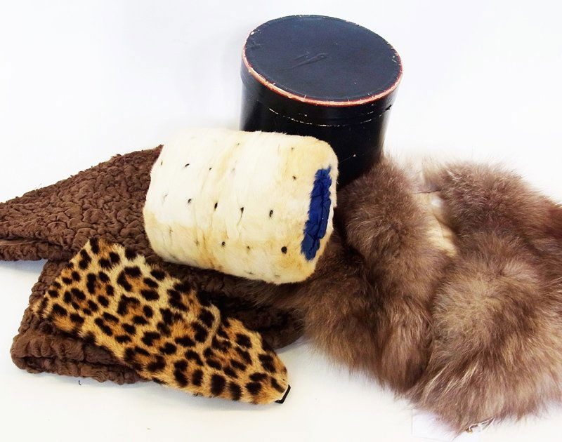 Fox fur collar, various mink tippets, Persian lamb: Fox fur collar, various mink tippets, Persian lamb collars, various pieces and an ermine muff in its original box (2 boxes)