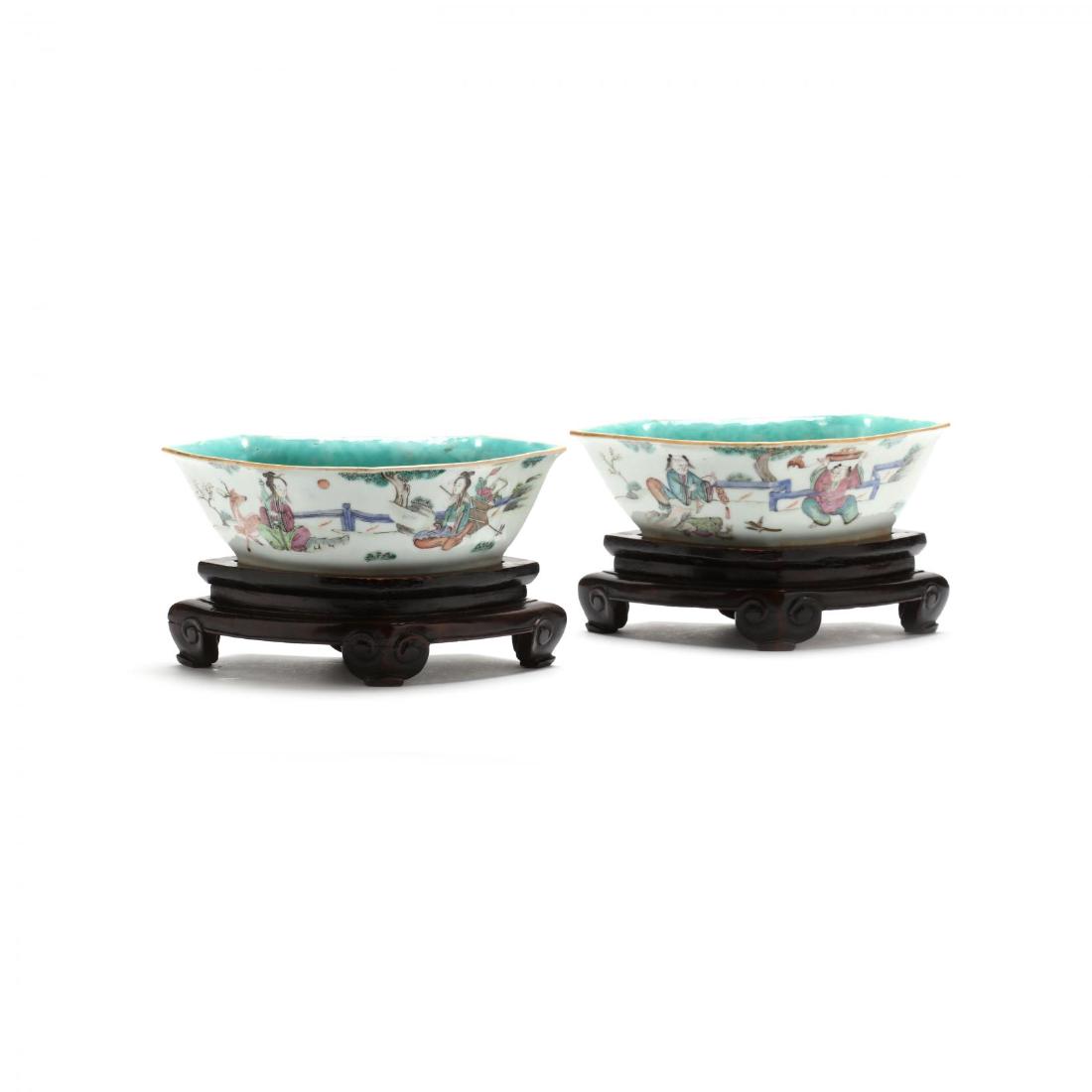 Pair of Shaped Chinese Export Bowls on Stands (1 of 5)