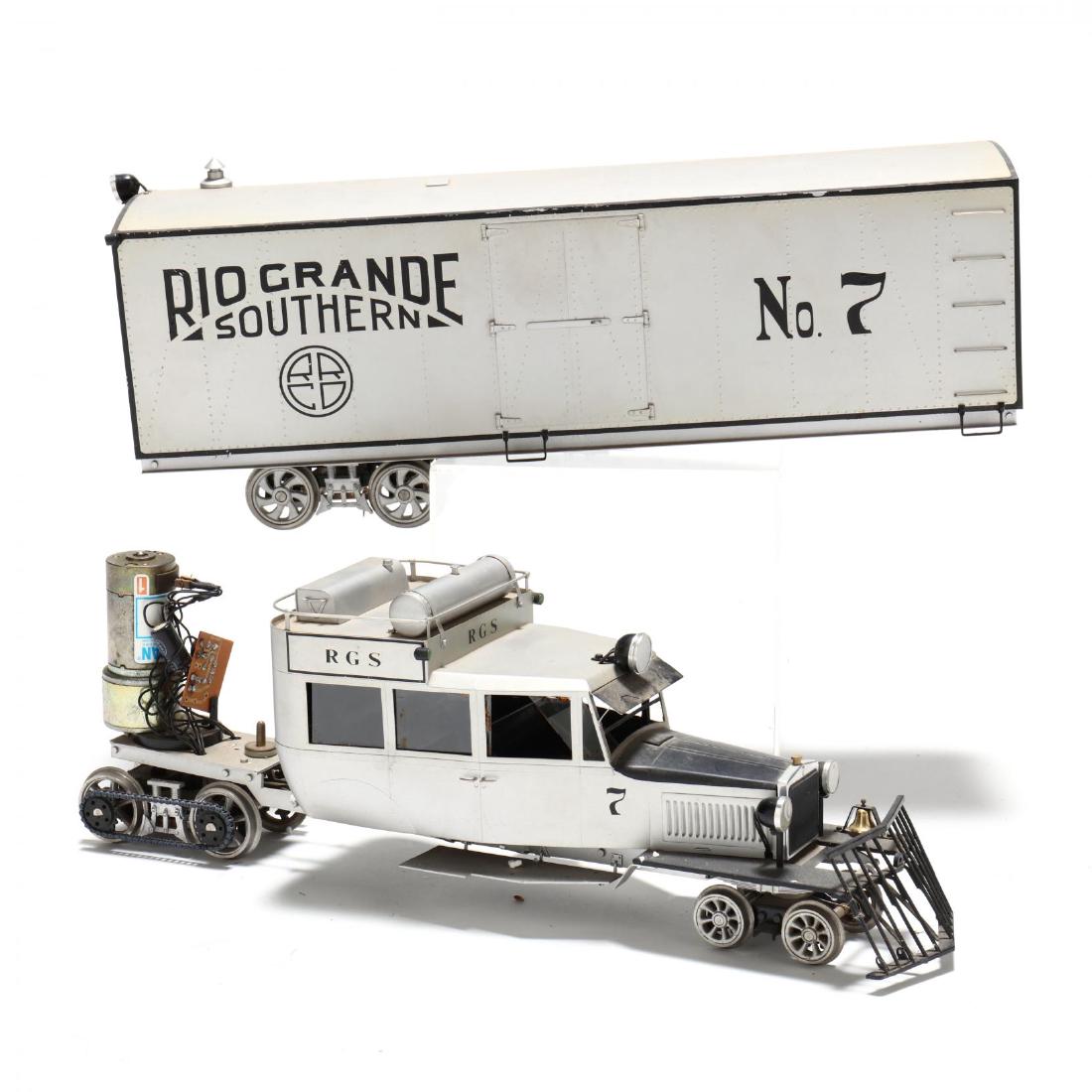 Accucraft RG Galloping Goose #7 Rio Grande: product #8131, two parts, the locomotive and boxcar, both in original boxes with packing materials. G scale the Galloping Goose trains were built at Ridgway, Colorado. The first was built in 1931 from