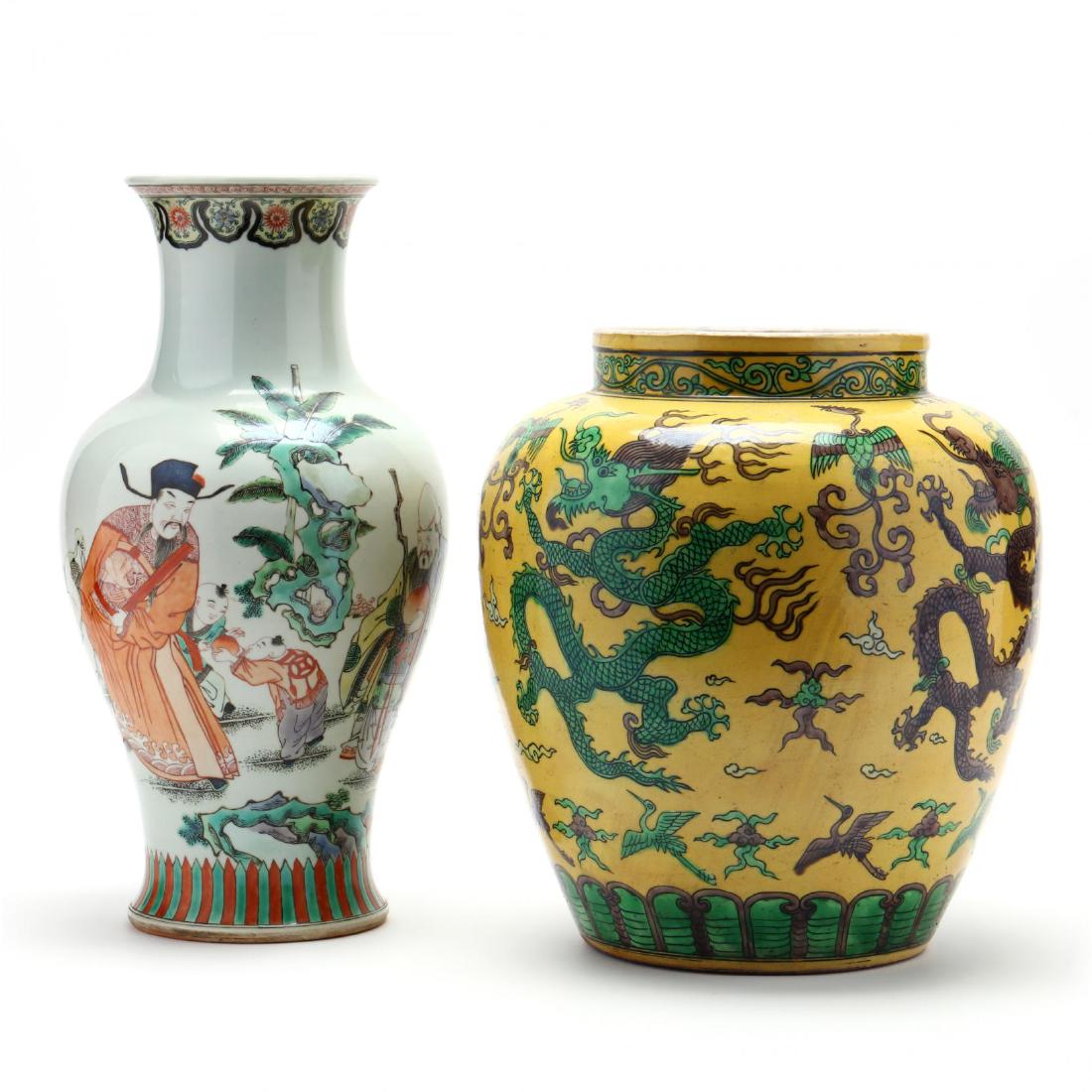Two Decorative Chinese Vases (1 of 8)