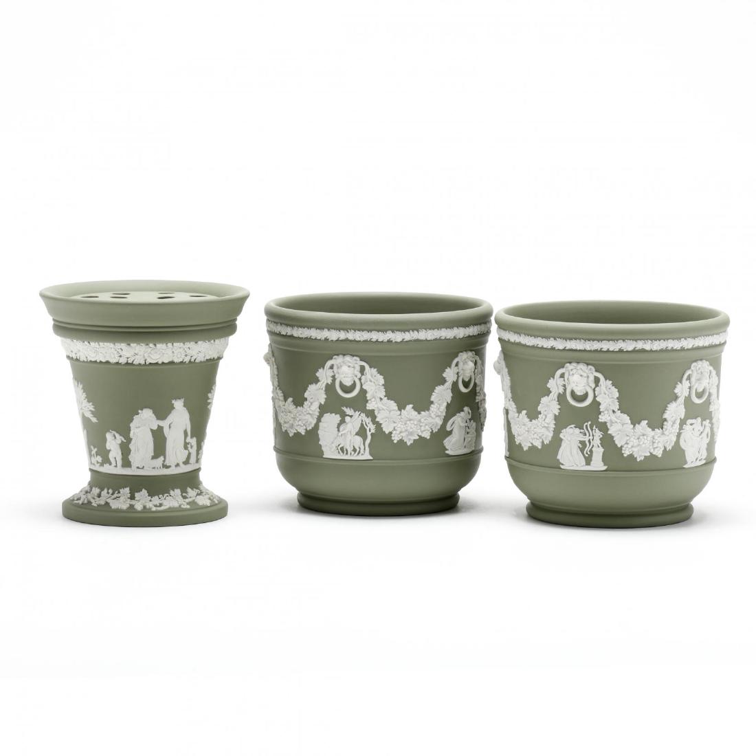 Wedgwood, Pair of Green Cache Pot and Flower Urn (1 of 10)