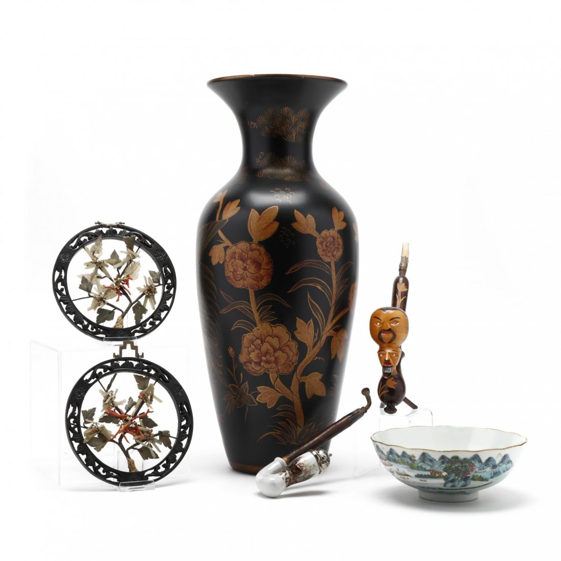 A Fine Chinese Porcelain Bowl and Decorative Accessorie (1 of 15)