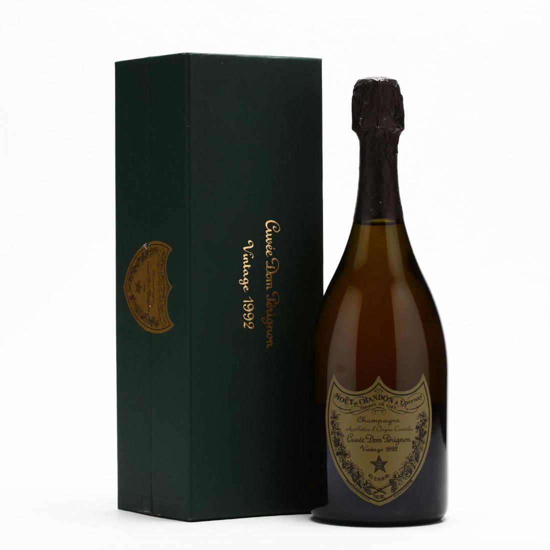 Moet et Chandon Champagne - Vintage 1992: Moet et Chandon Champagne - Vintage 1992Vintage 1992, Moet et Chandon, Dom Perignon, fill level 0.5cm below bottom of foil, ocb (1 750 ml) Additional high-resolution photos are available at LelandLi