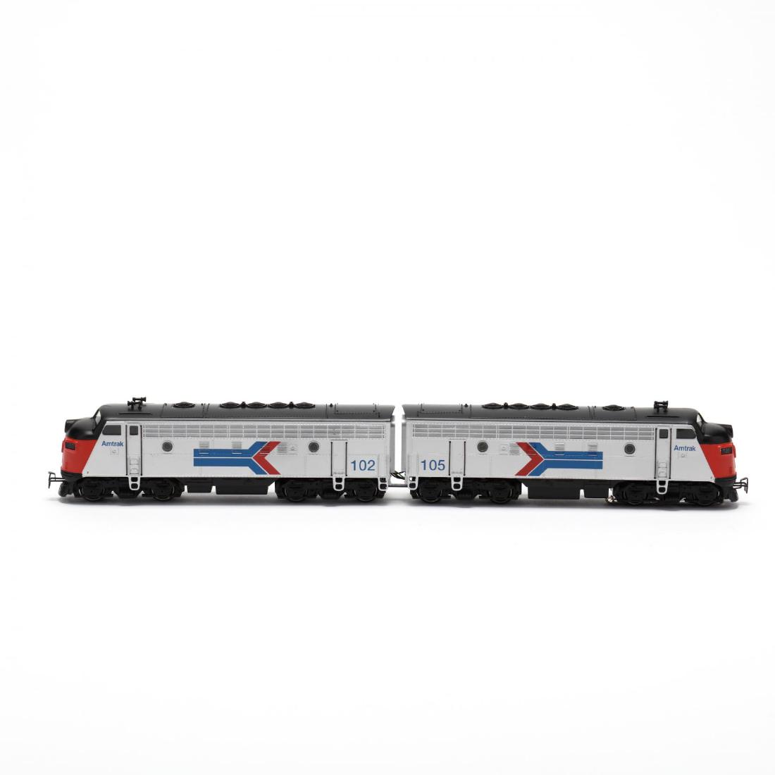 Marklin HO 33621 Amtrak: Marklin HO 33621 Amtrak two piece double traction diesel electric engine. DOA 14 in. North Carolina Additional high-resolution photos are available at LelandLittle.com