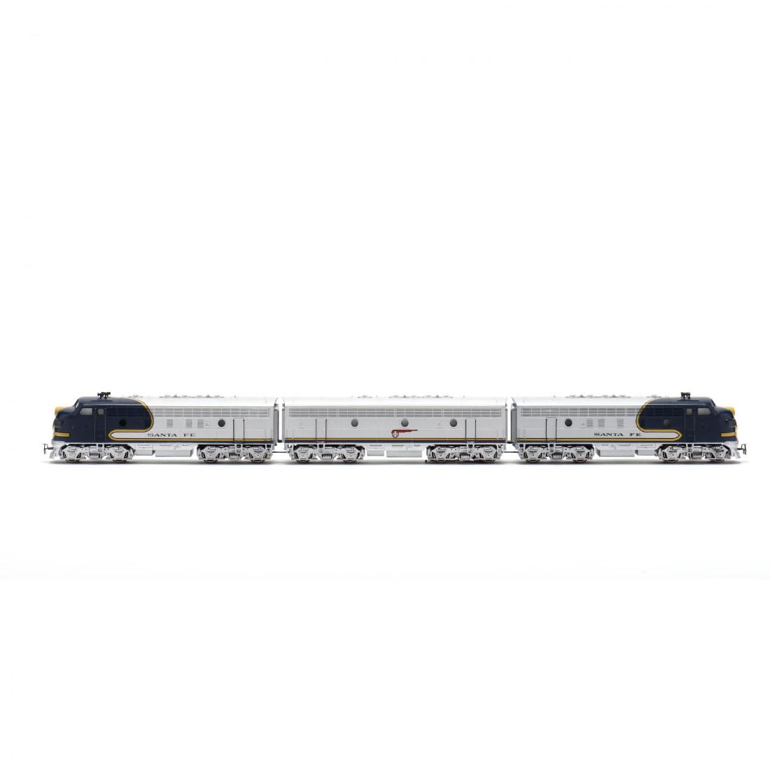 Marklin HO Scale Set 3362 Santa Fe: Marklin HO Scale Set 3362 Santa Fediesel electric locomotive of the Atchison, Topeka and Santa Fe Railway, silver and blue metal and plastic, three unit set with latch couplers, operating head light.