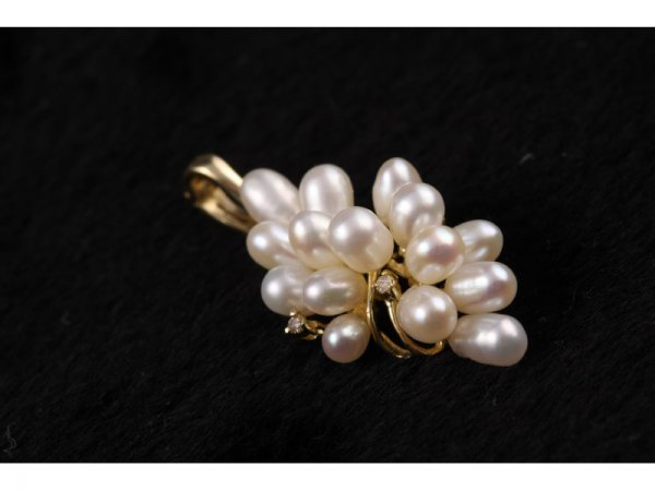 Three Pearl Jewelry Items, - 3