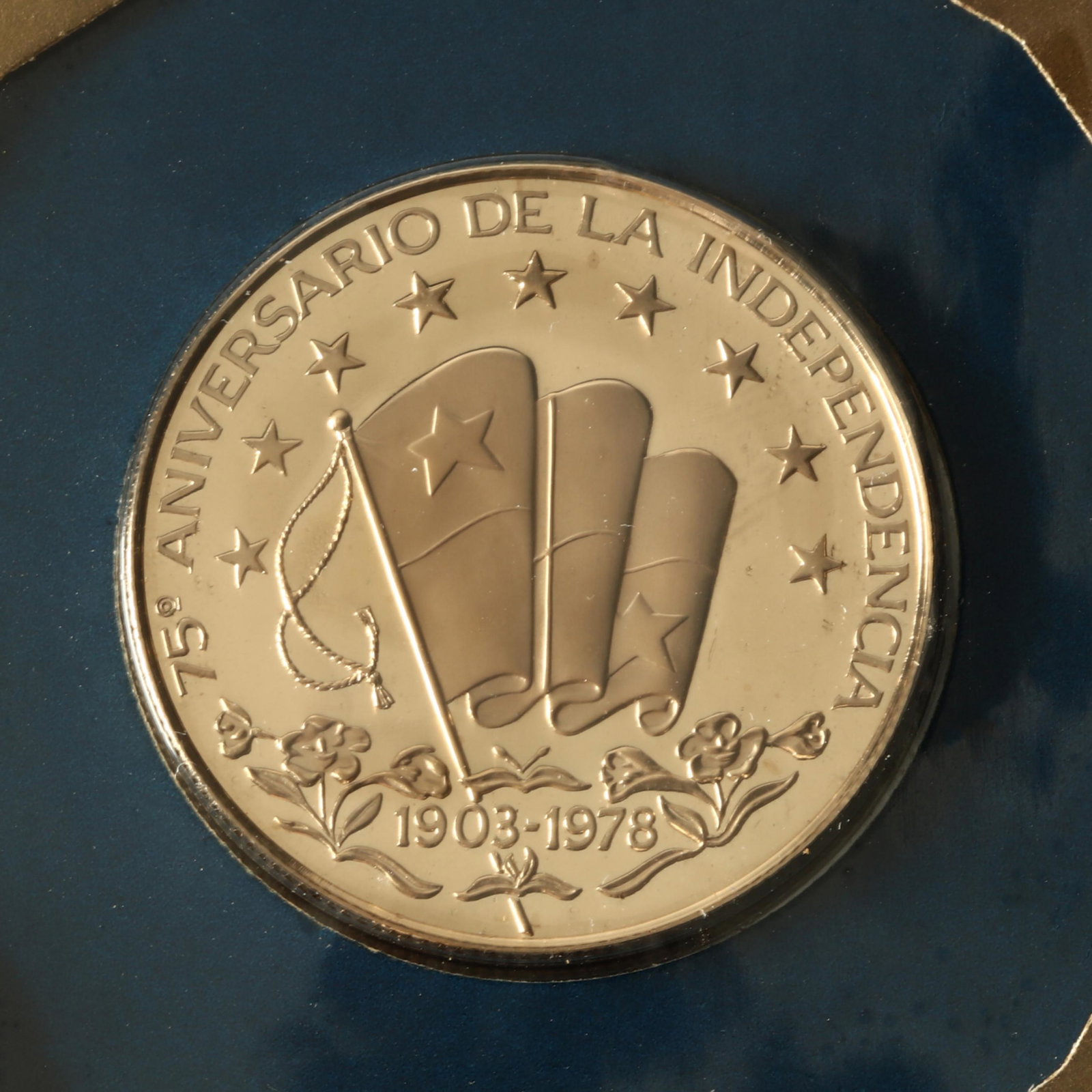 Panama, 1978 75 Balboas Proof Gold Coin: Panama, 1978 75 Balboas Proof Gold Coin commemorates Panama's 75th Anniversary of Independence, .500 gold, 0.1704 oz. AGW, KM-55, in Franklin Mint vinyl sealed cachet. From a single owner North Caroli