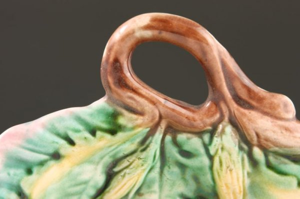 Pair of Etruscan Majolica Leaf Dishes, 19th c., - 3