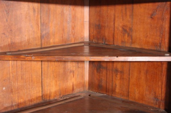 Southern Walnut Corner Cupboard, late 18th c., - 7