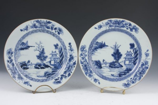 Pair of Chinese Export Porcelain Cabinet Plates,