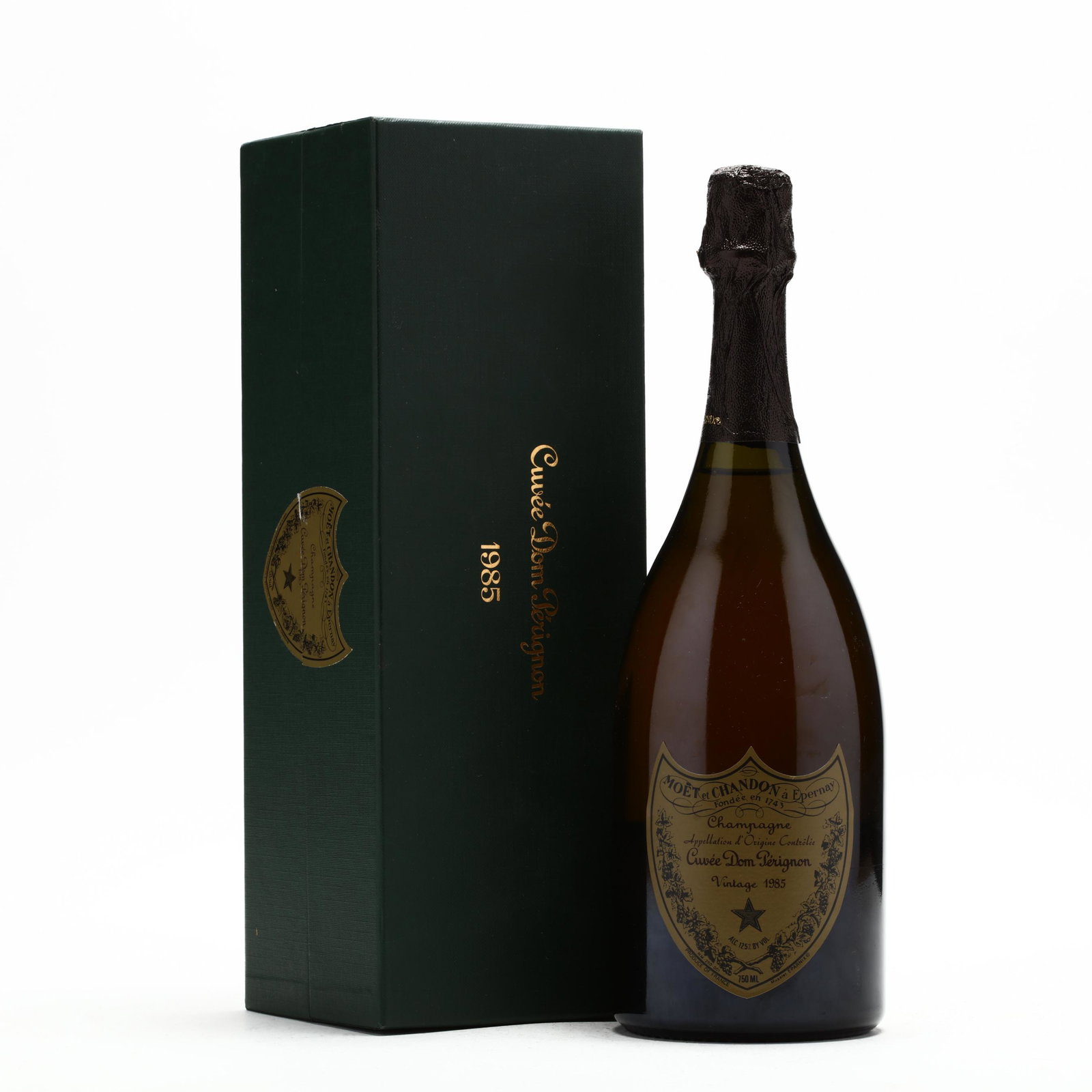 Moet et Chandon Champagne - Vintage 1985: Moet et Chandon Champagne - Vintage 1985Vintage 1985, Moet et Chandon, Dom Perignon, fill level 1cm below bottom of foil (1 750 ml) Wine Terms Index