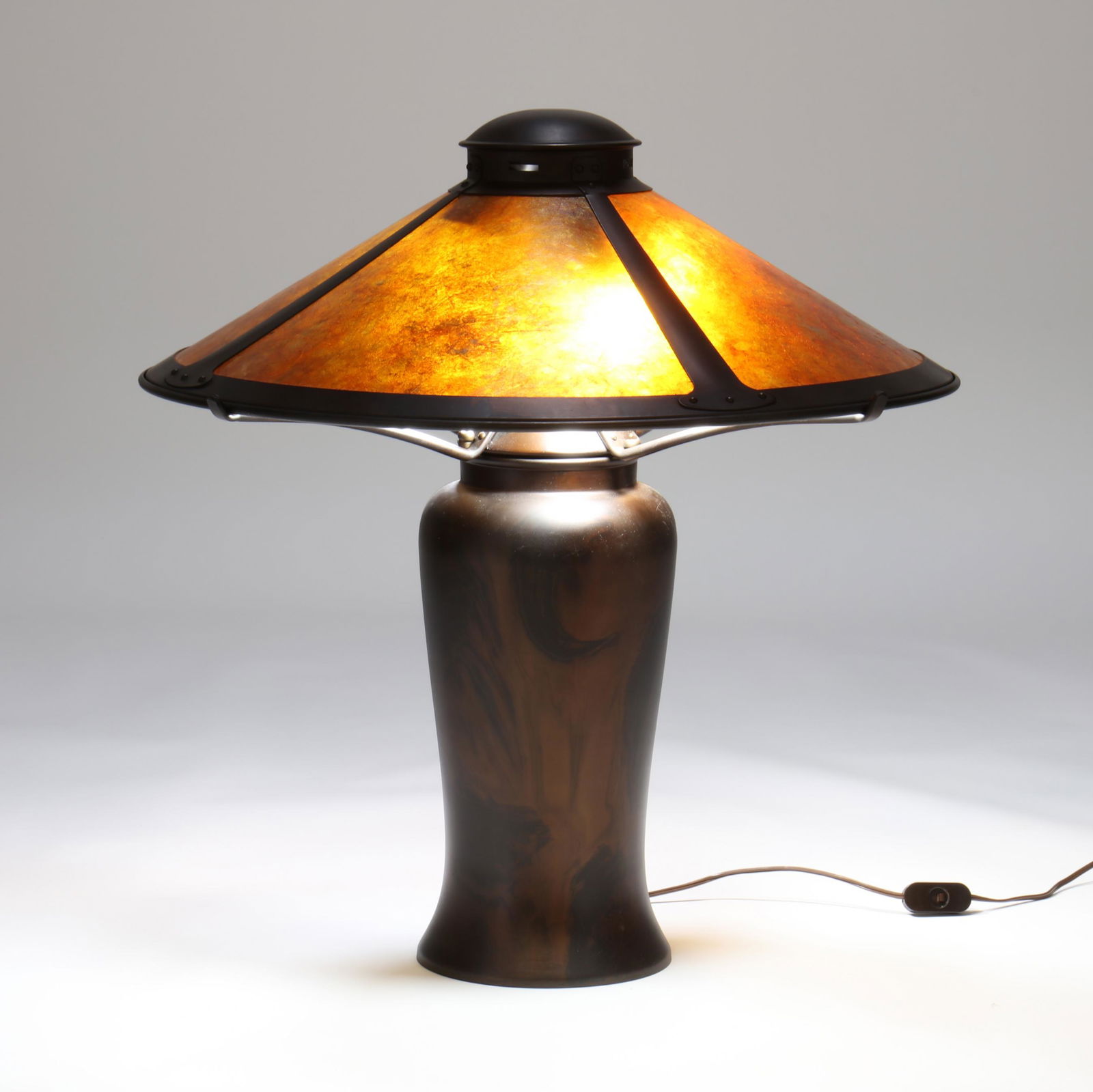Mica Lamp Co., Mission Style Table Lamp (1 of 6)