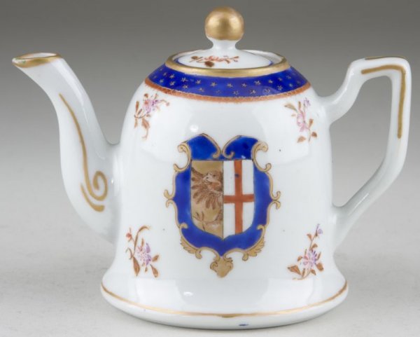 Chinese Export Armorial Teapot Rare Bell Shape: Chinese Export Armorial Teapot Rare Bell Shape made for the American market mid 18th century, note the hand-painted eagle on the shield. 4 in. Private Collection of a Midwestern Lady