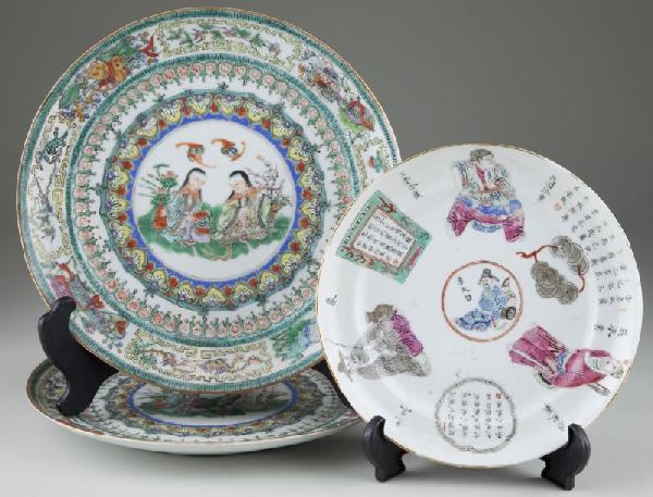 Pair Chinese Export Plates Famille Verte: Pair Chinese Export Plates Famille Verte in the "Thousand Butterfly" pattern, 19th century or earlier, the pair of Famille Verte plates depict two ladies sharing fruit, good luck bats hovering overhea