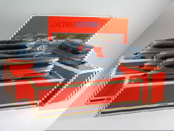 Lionel 36002 Pratts Hollow passenger car four-pack: Lionel 36002 Pratts Hollow passenger car four-pack including 15138,15139,15140, and 15141 OB